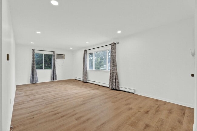 Building Photo - APARTMENT FOR LEASE - 2BD 1BTH NEWLY RENOVATED