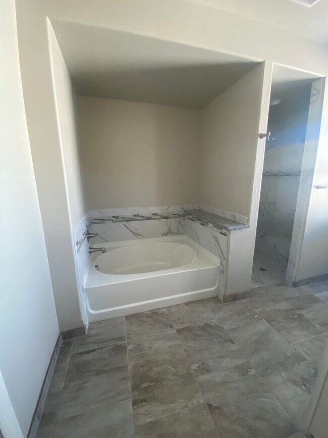 Building Photo - Newer 3 Bedroom+ Office Near Red Hawk Golf Course