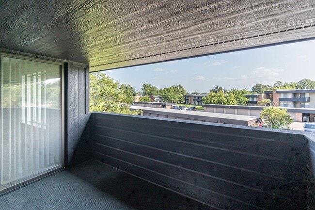 Building Photo - 1255 N Sterling Ave