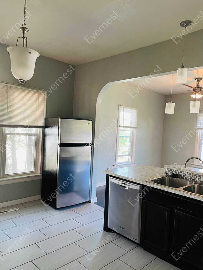 Building Photo - 111 Riverside Ave