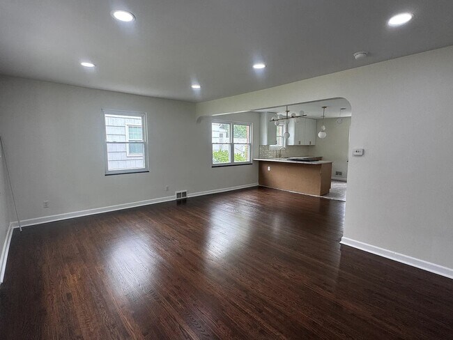 Building Photo - 95 Deland Ave