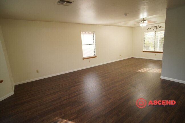 Building Photo - Beautiful Home Located In Rosedale Area!