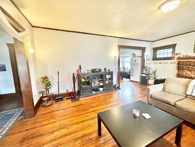 Building Photo - 504 Catherine St