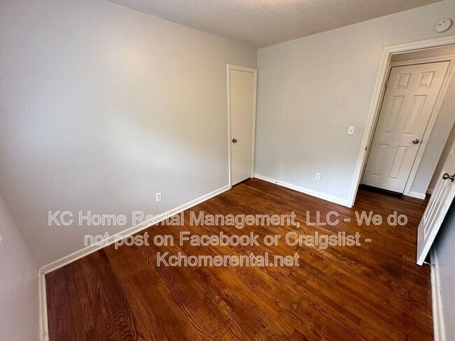 Building Photo - 10700 E 28th Terrace S