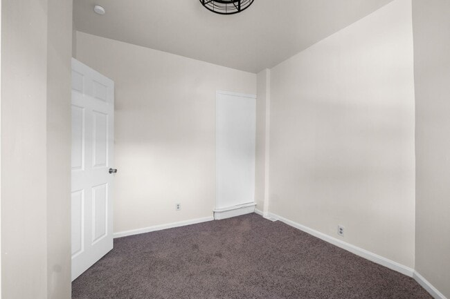 Building Photo - FULLY UPDATED 2 BR, 1 BA Single Family Home in Edgewood - SHARP!