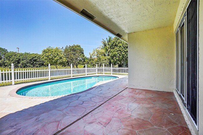 Building Photo - 1574 NW 103rd Terrace
