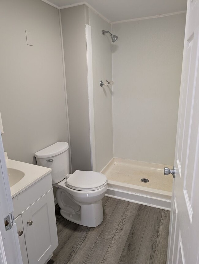 Building Photo - For sale (with rent to own option) - Freshly renovated 3 bedroom/2 bath mobile home