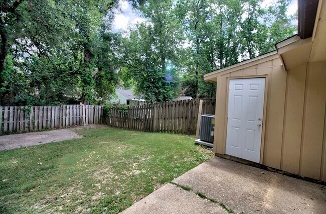 Building Photo - 425 High Point Ln