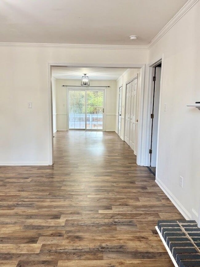 Building Photo - 107 Clairmont Rd NE