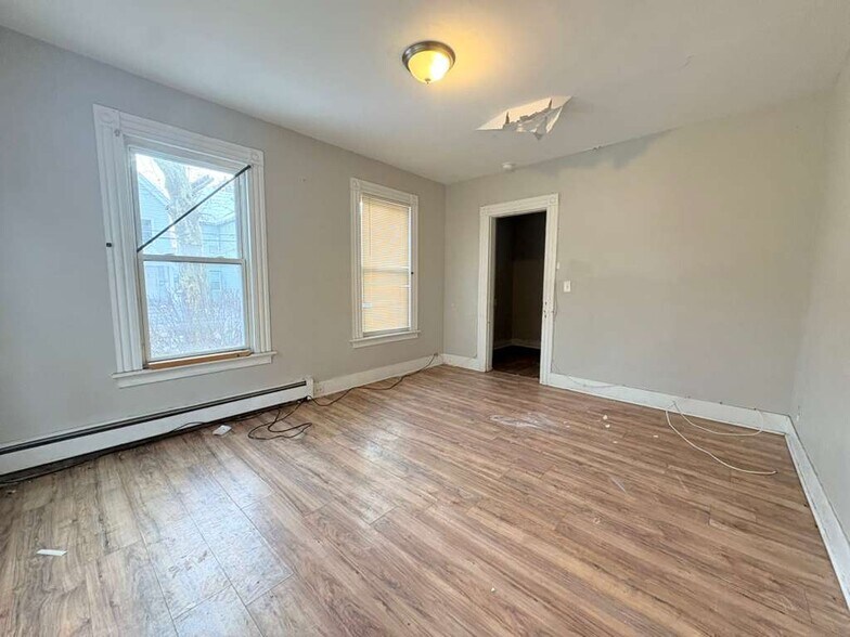 Building Photo - 253 W Ivy St