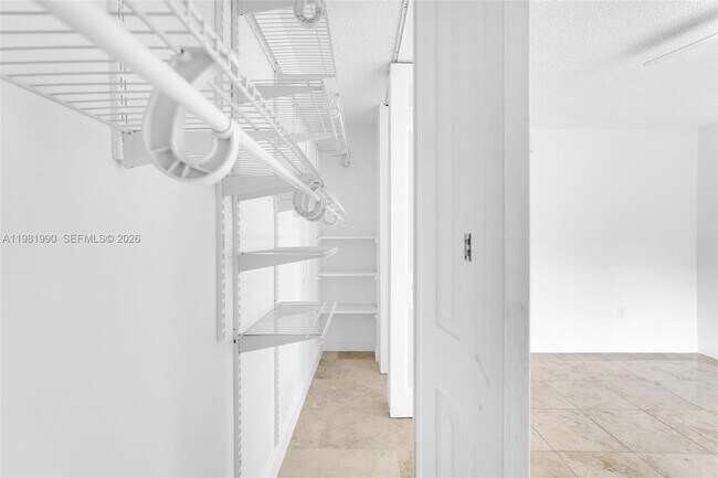 Building Photo - 12101 NE 6th Ave