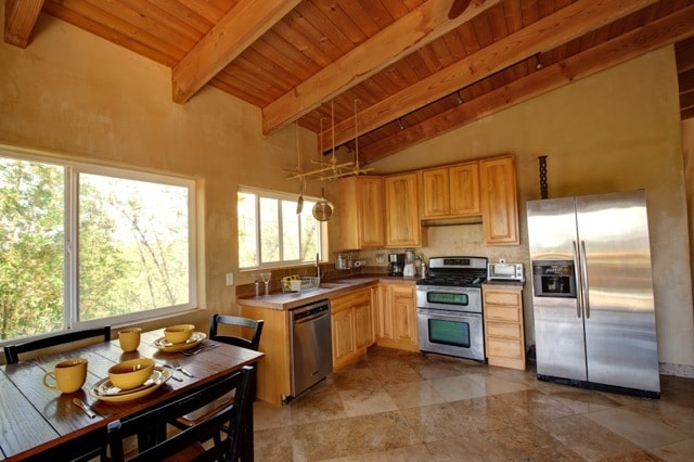 Building Photo - 618 Hana Hwy