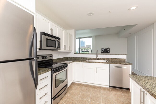 Building Photo - ***2 BED 2 BATH CONDO***PET-FRIENDLY***ASS...