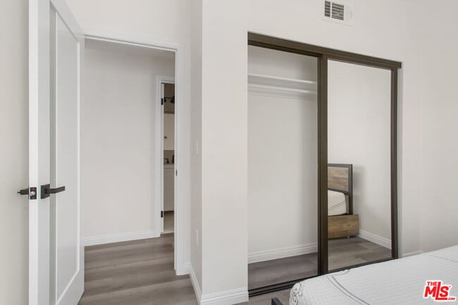 Building Photo - 1462 W 22nd St