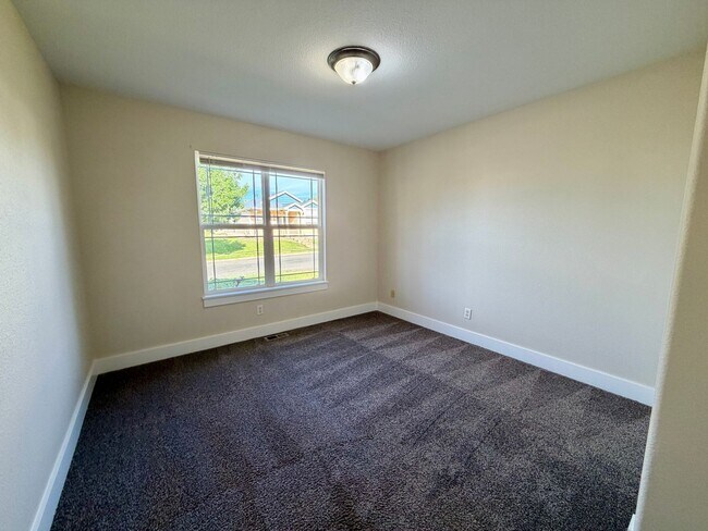 Building Photo - 4334 Pennyroyal Ln