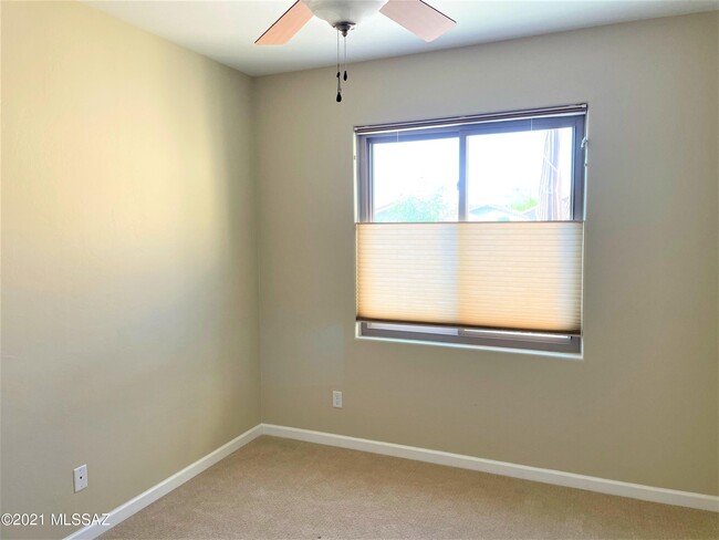 Building Photo - 5579 W Dove Loft Dr