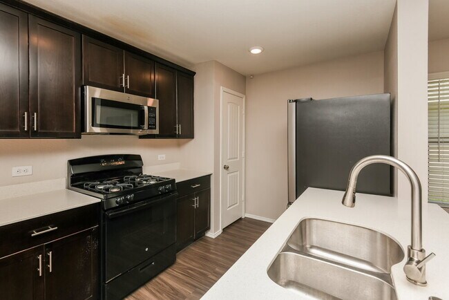 Building Photo - 412 Blue Crow Ln