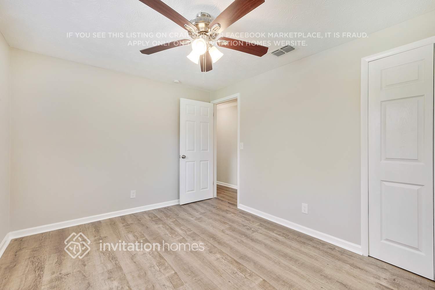 Building Photo - 428 La Paz Pl