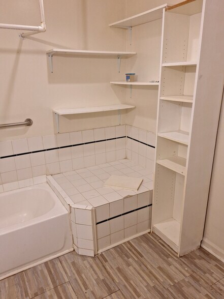 Building Photo - 2407 Washington St