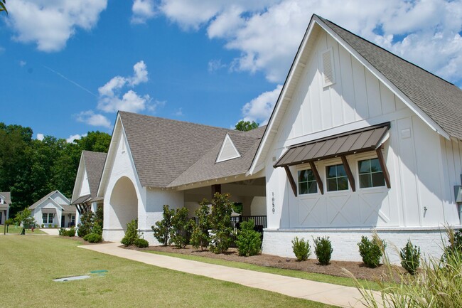 Building Photo - Inviting 3-Bedroom Home in Fox Chase with ...