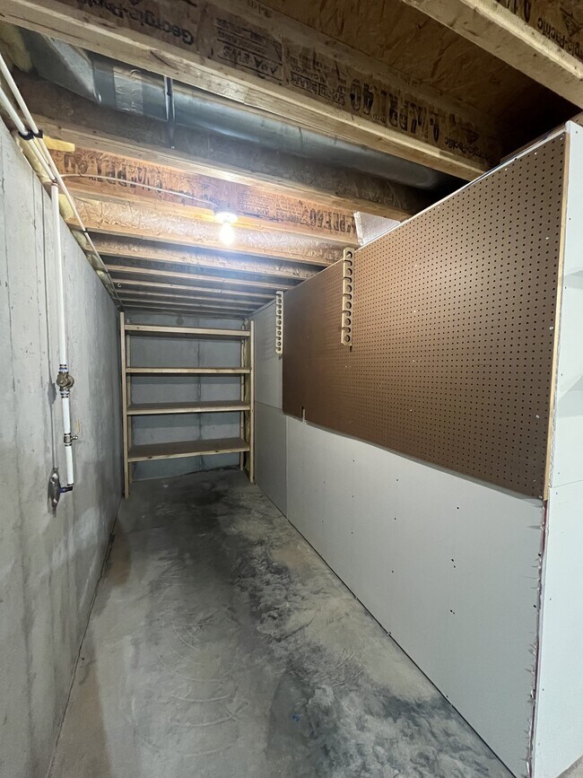 Building Photo - 723 Iron Horse Dr