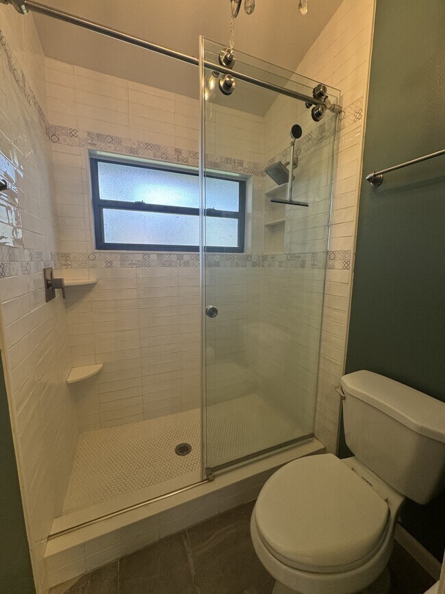 Building Photo - 263 Southampton Dr