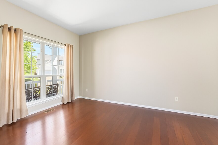 Building Photo - 605 Thornridge Dr