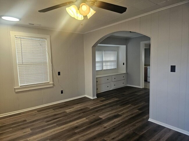 Building Photo - 630 N Poplar St