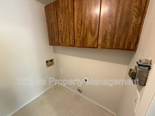 Building Photo - 3313 Dunbar Ave