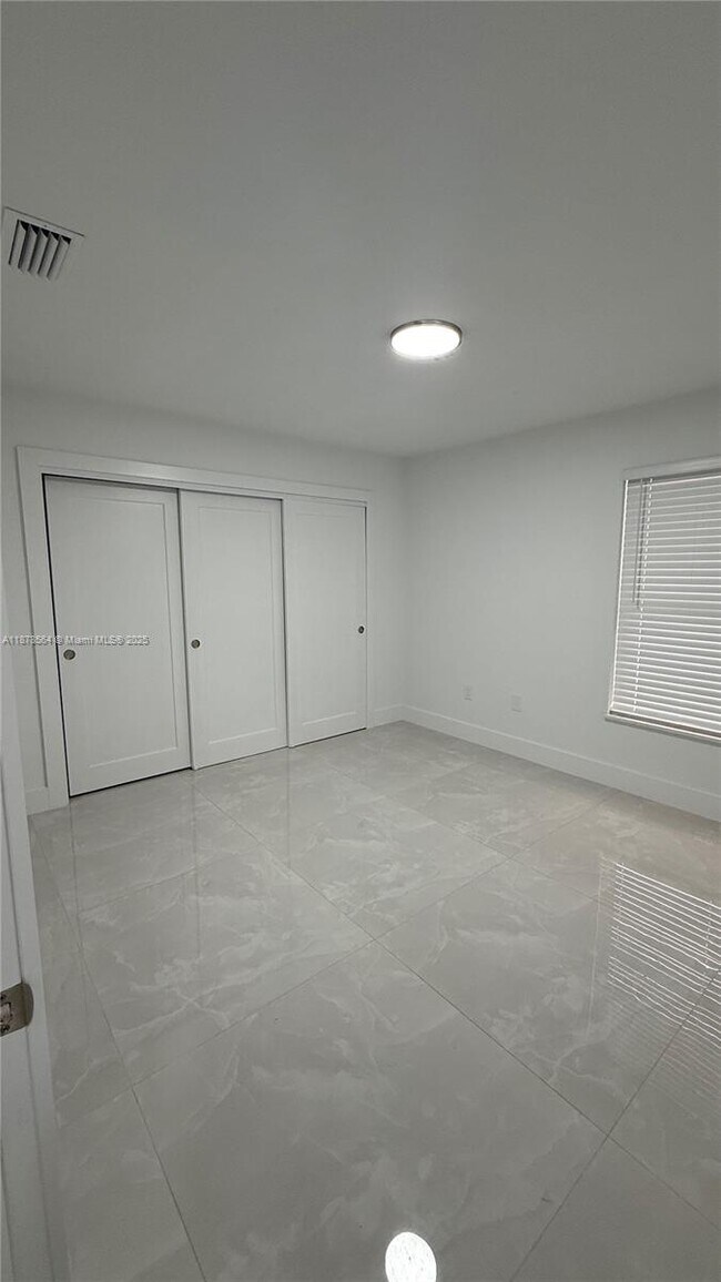 Building Photo - 215 NW 136th Ct