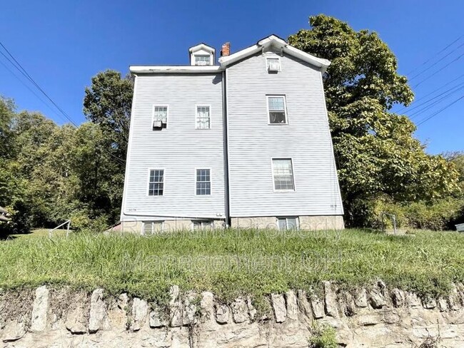 Primary Photo - 3176 River Rd