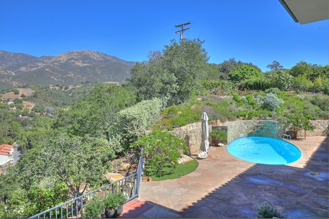 Building Photo - Breathtaking Private Estate