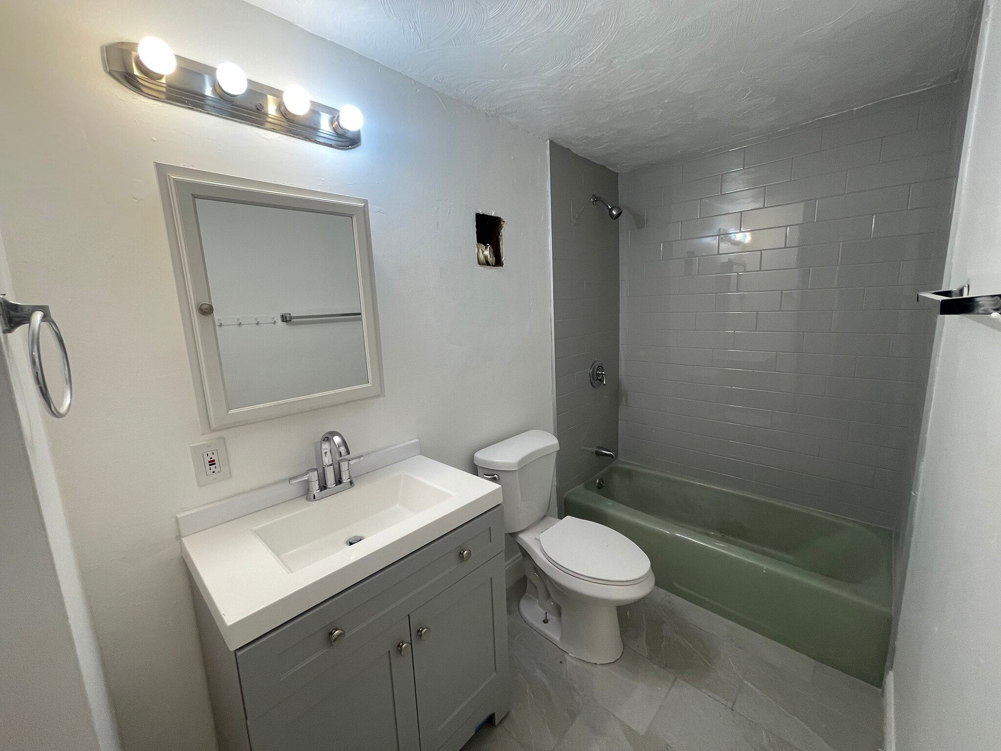 Building Photo - 224 Main St