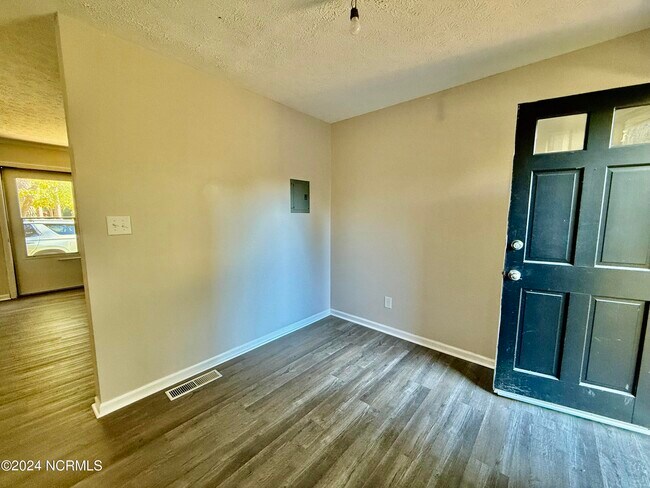 Building Photo - 408 Hawthorne Ave