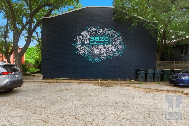 Building Photo - 3820 Southway Dr