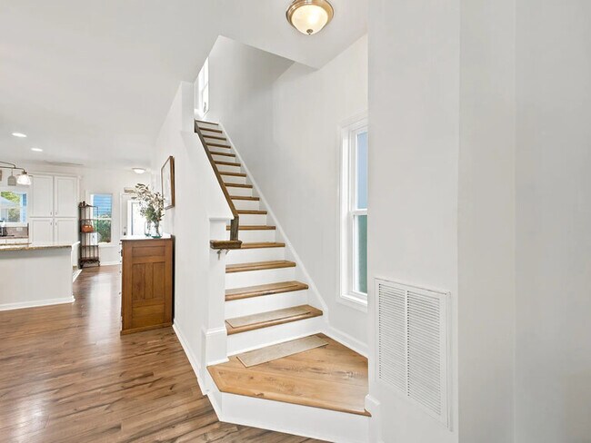 Building Photo - Lease OR Lease to Own