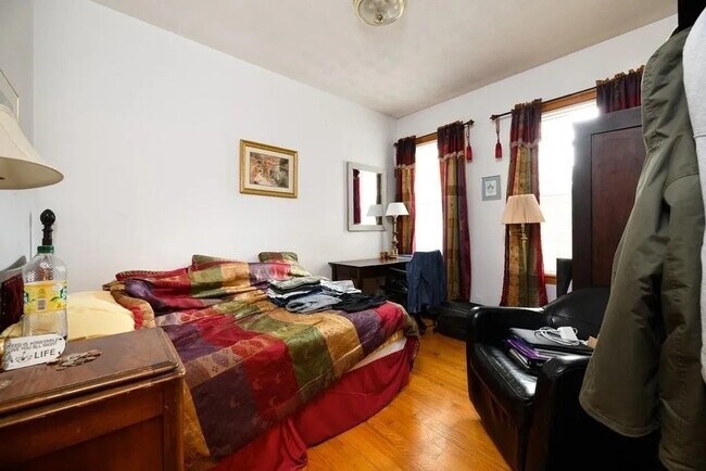 Building Photo - 465 Windsor St