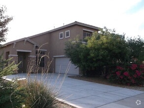 Building Photo - Spacious 4 bedroom, 2.5 bath