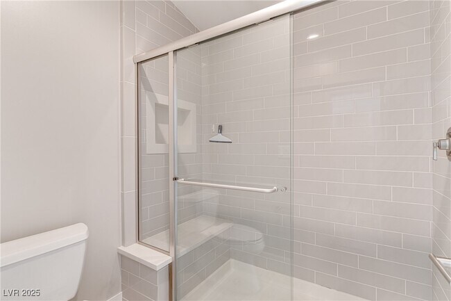 Building Photo - 20 Fantasia Ln