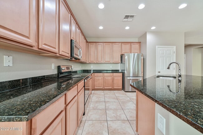 Building Photo - 8767 W Fleetwood Ln