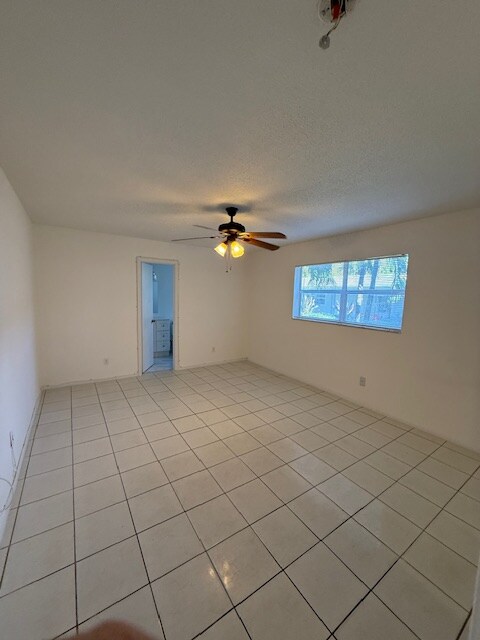 Building Photo - 1020 N 18th Ct