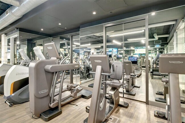 Building Photo - 19925 NE 39th Pl