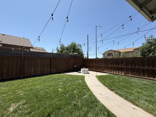 Building Photo - 3493 Rogue River Dr