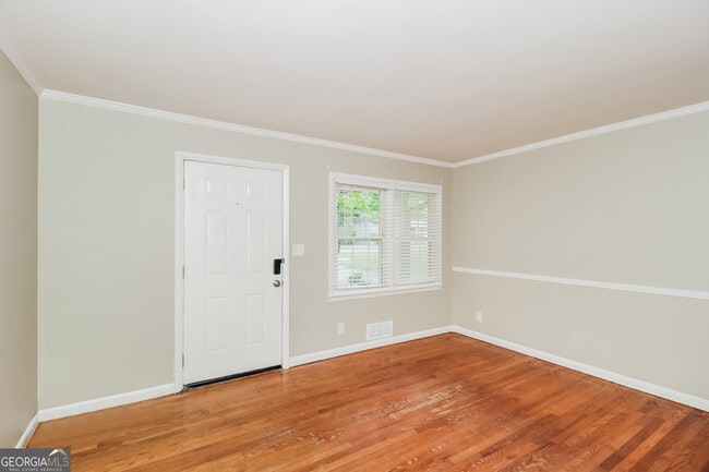 Building Photo - 5550 Longmeadow Ln