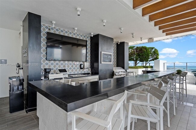 Building Photo - 1010 Brickell Ave