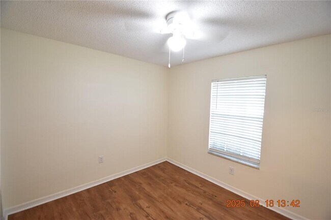 Building Photo - 38927 Carr Dr