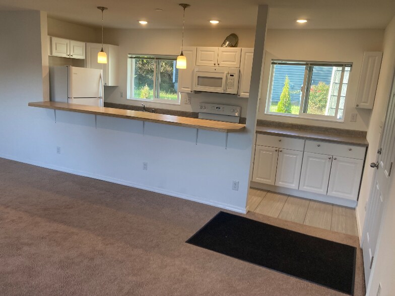 Building Photo - 13628 2nd Ave SW