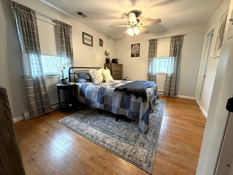 Building Photo - 2119 Oaklyn Dr