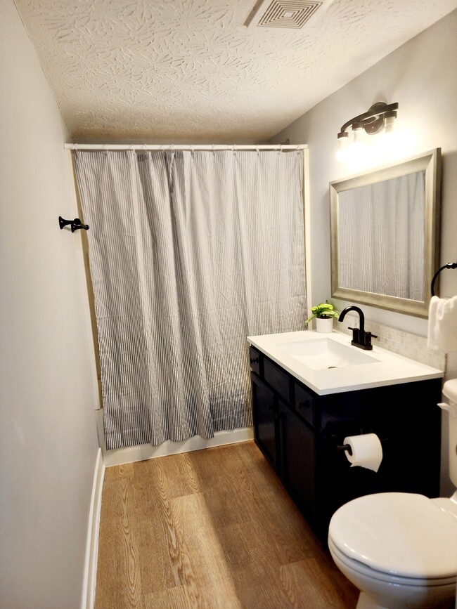 Building Photo - 213 Starlight Dr