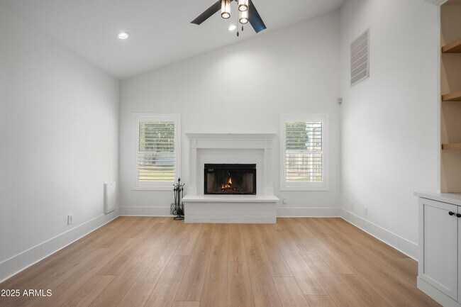 Building Photo - 4352 E Santa Rosa Pl